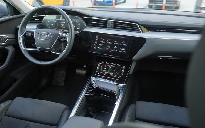 Audi e-tron cena 219000 przebieg: 15633, rok produkcji 2022 z Węgliniec małe 466